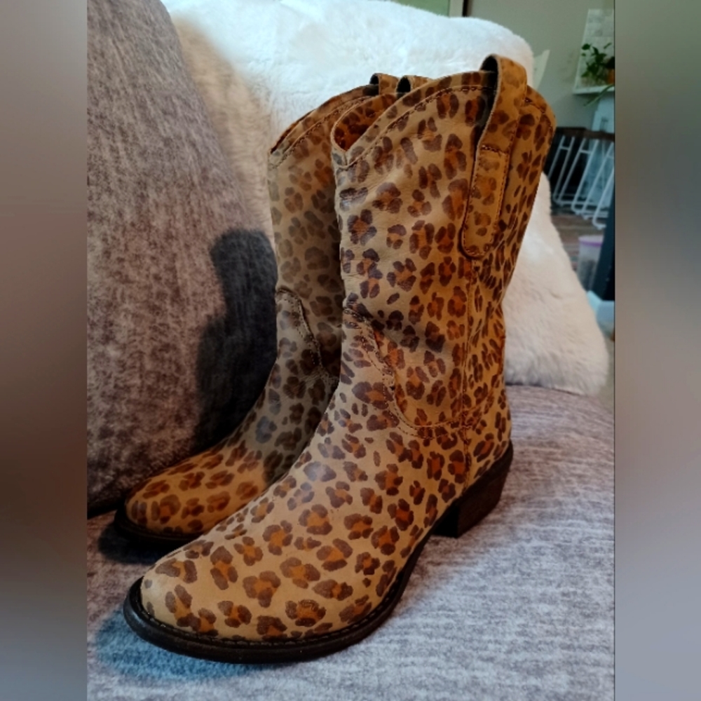 Donald J Pliner Cheetah Cowboy Boots 7m
